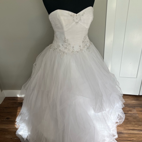 JEWEL Davids Bridal Tiered Tulle Wedding Ball Gown White Beaded Strapless Train - Picture 4 of 16